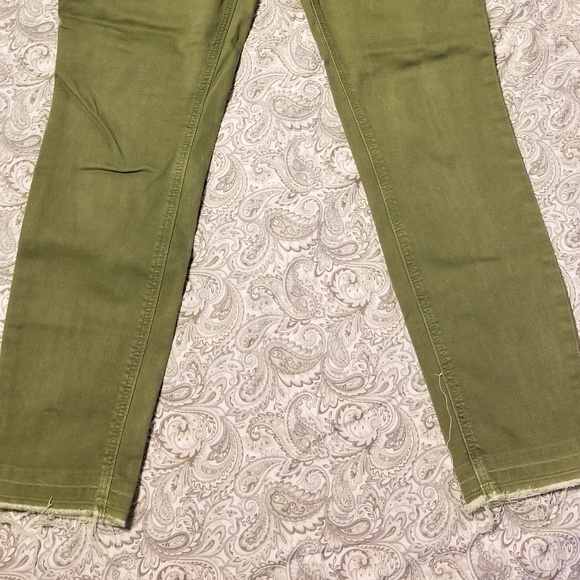 Old Navy green stretchy pants size 8 - Picture 2 of 4